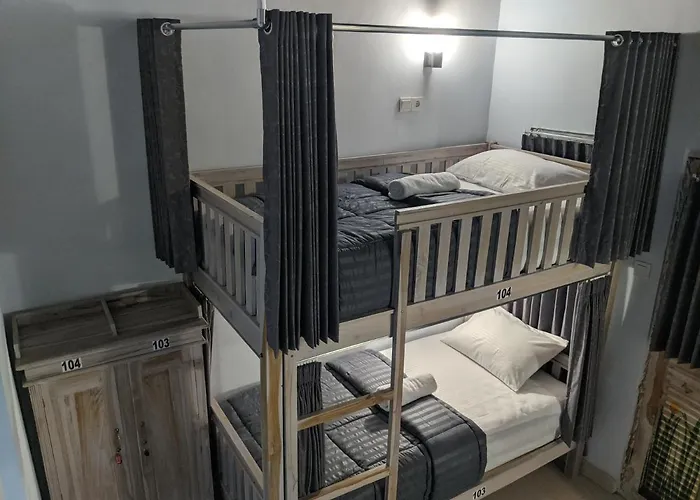 Kanca Familia Hostel Toyapakeh