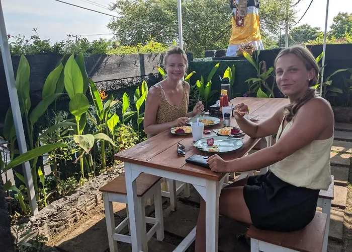 Kanca Familia Hostel Toyapakeh
